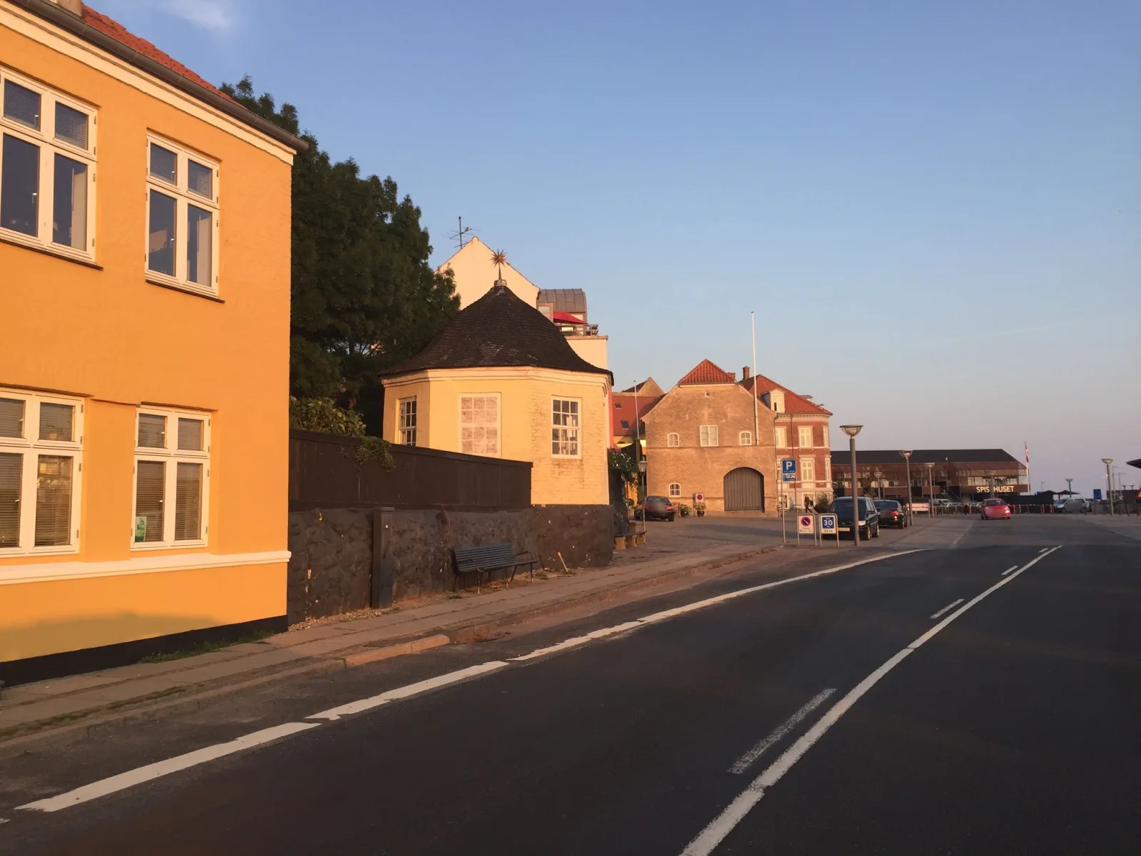 Mapillary-Foto in der Nähe von Den gamle Gaard