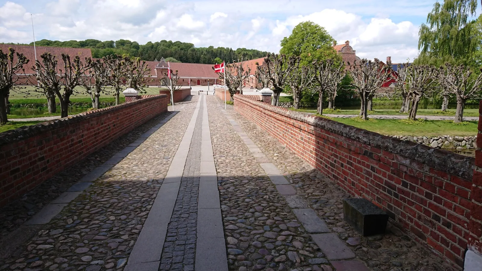 Mapillary-Foto in der Nähe von Gammel Estrup