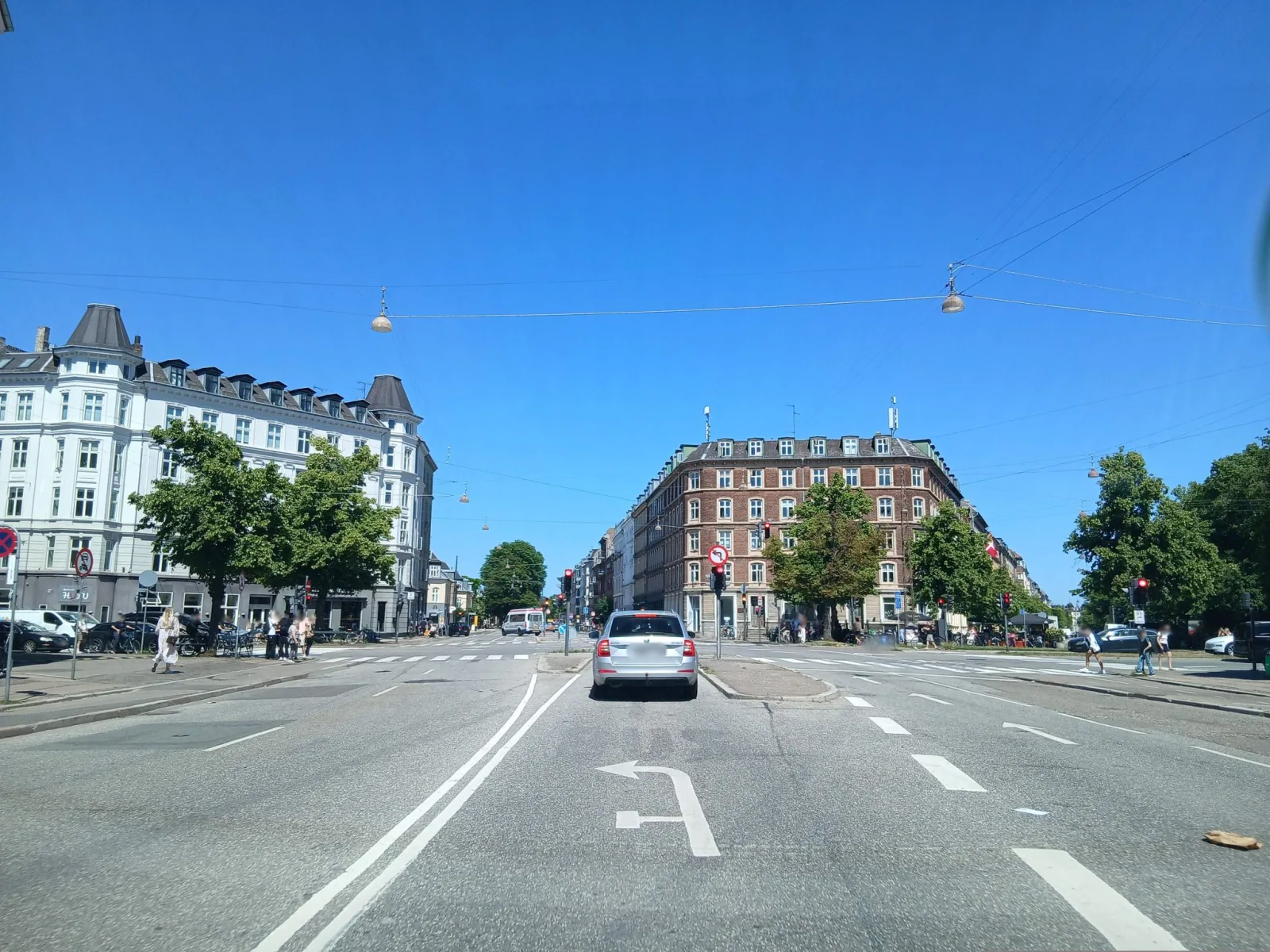Mapillary-Foto in der Nähe von Institut for Biologi
