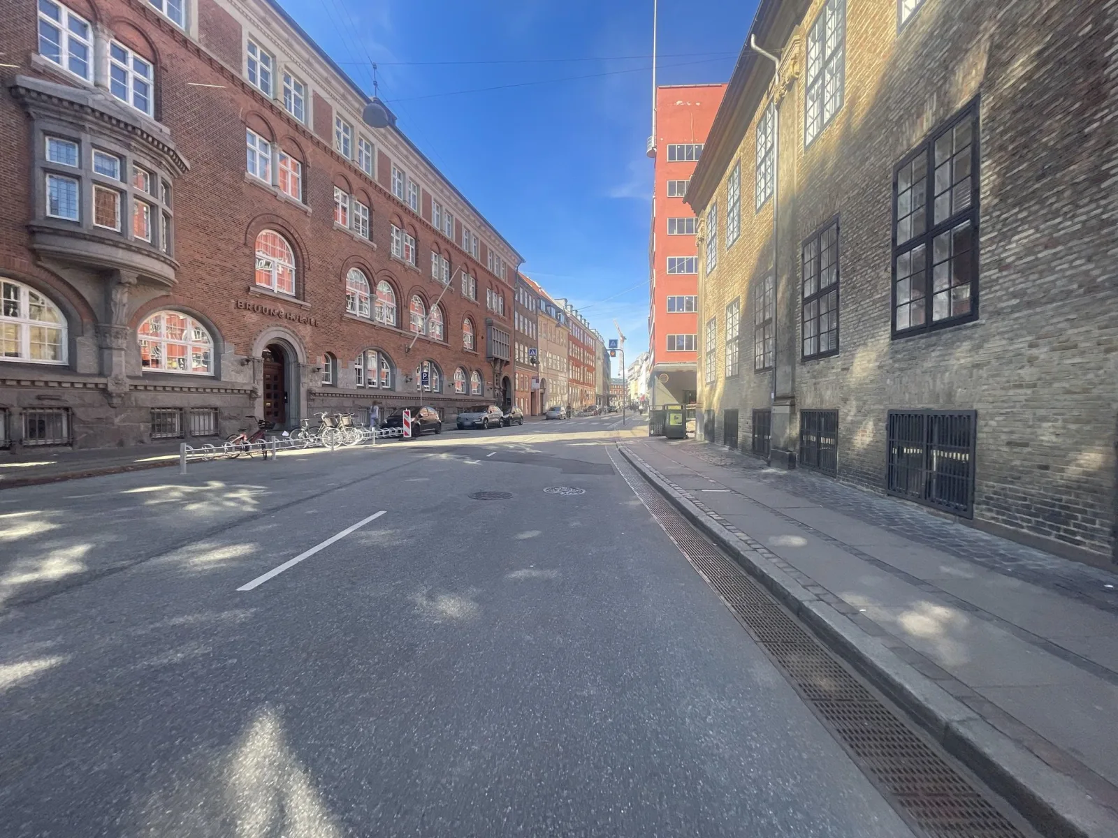 Mapillary-foto nær Kommunitetsbygningen