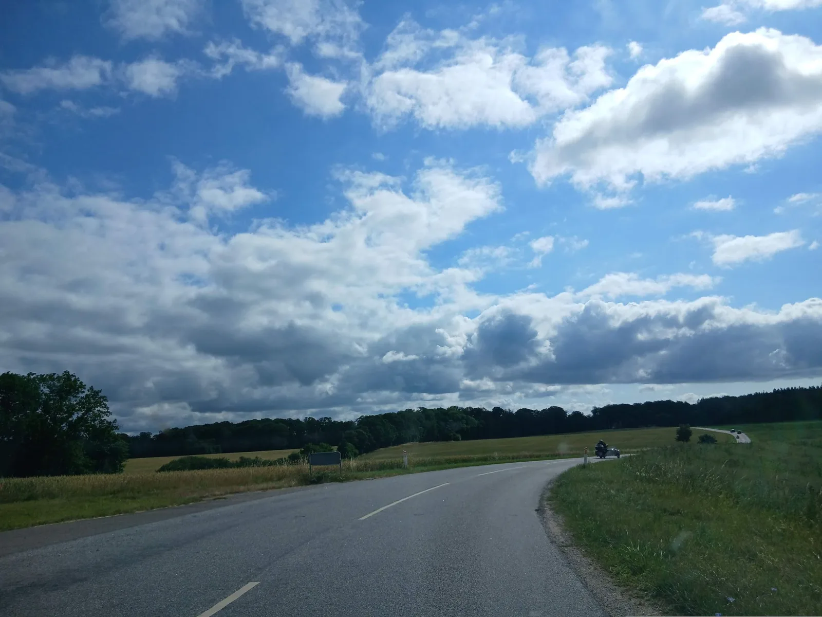 Mapillary-Foto in der Nähe von Store Elmue Jættestue