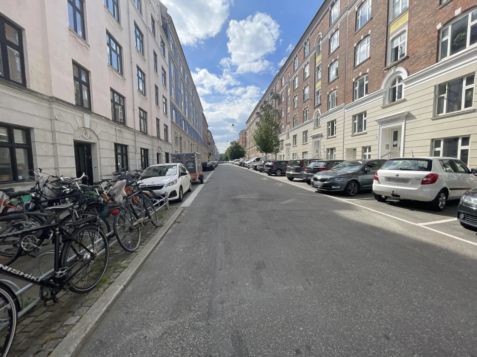 Mapillary-foto nær Maleri og Mosaik