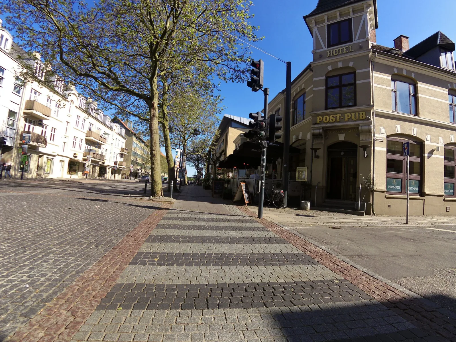 Mapillary-Foto in der Nähe von Espresso House Lyngby Hovedgade