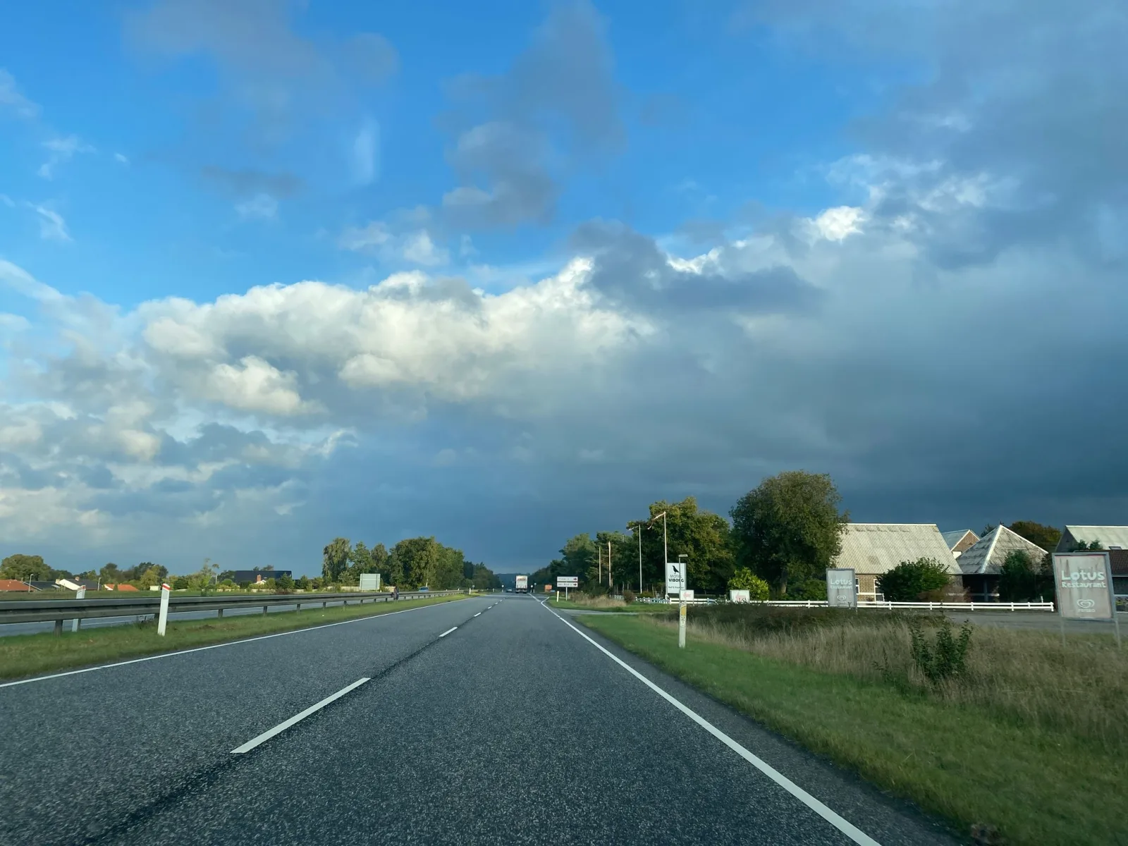 Mapillary-Foto in der Nähe von Lotus