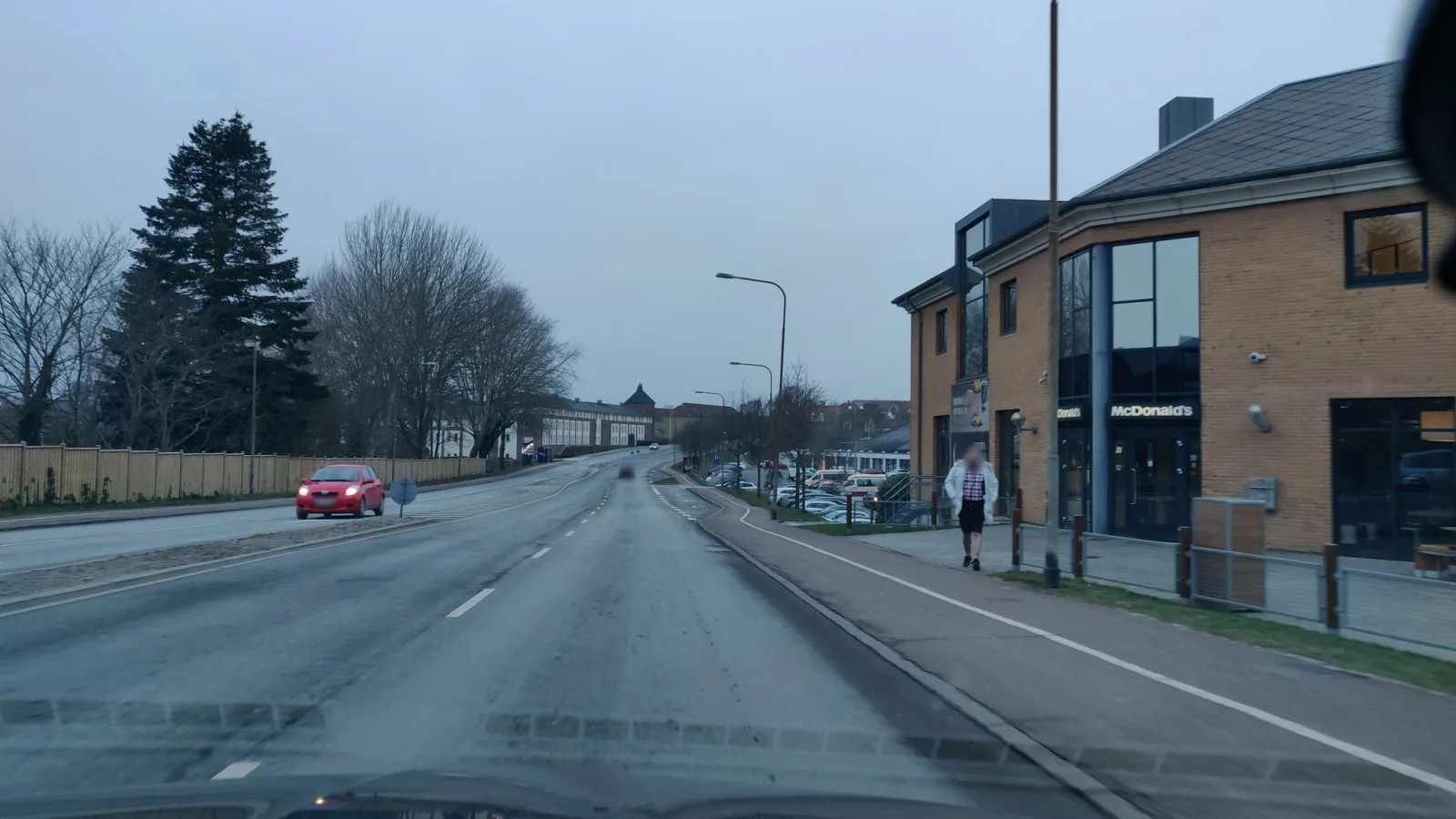 Mapillary-foto nær McDonald's