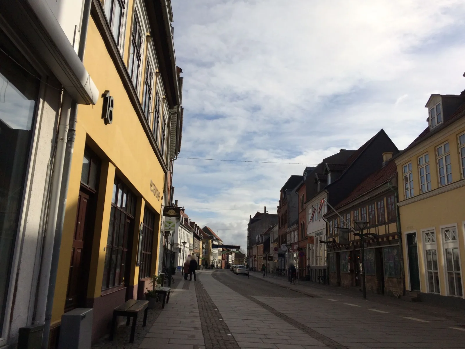 Mapillary-Foto in der Nähe von Midas Fried Chicken