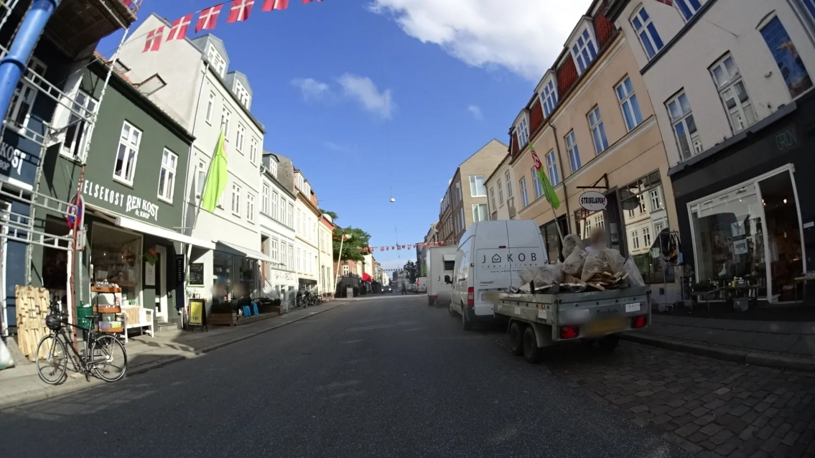 Mapillary-Foto in der Nähe von Mammis Gelato
