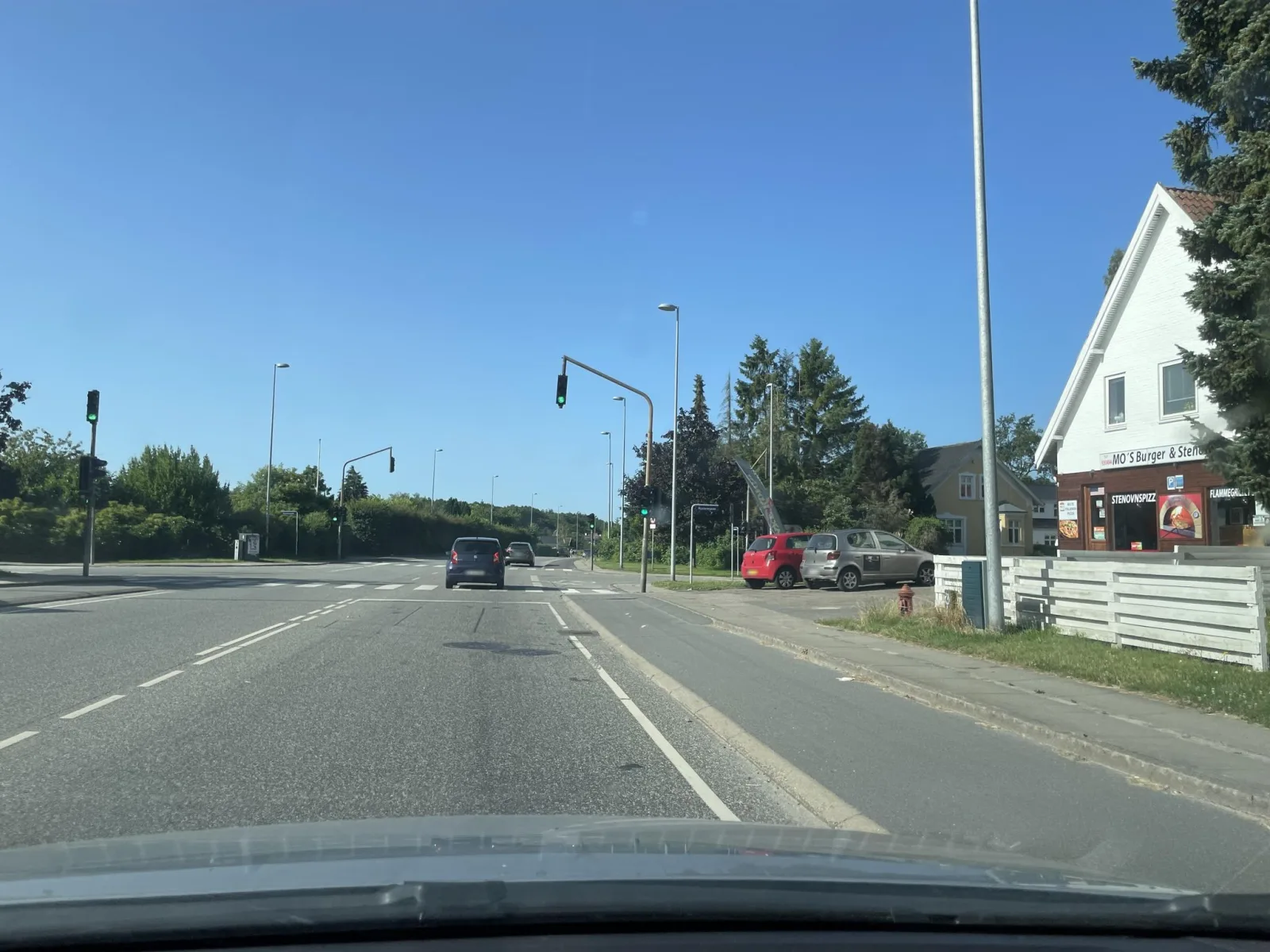 Mapillary-foto nær Mos Burger og Pizza