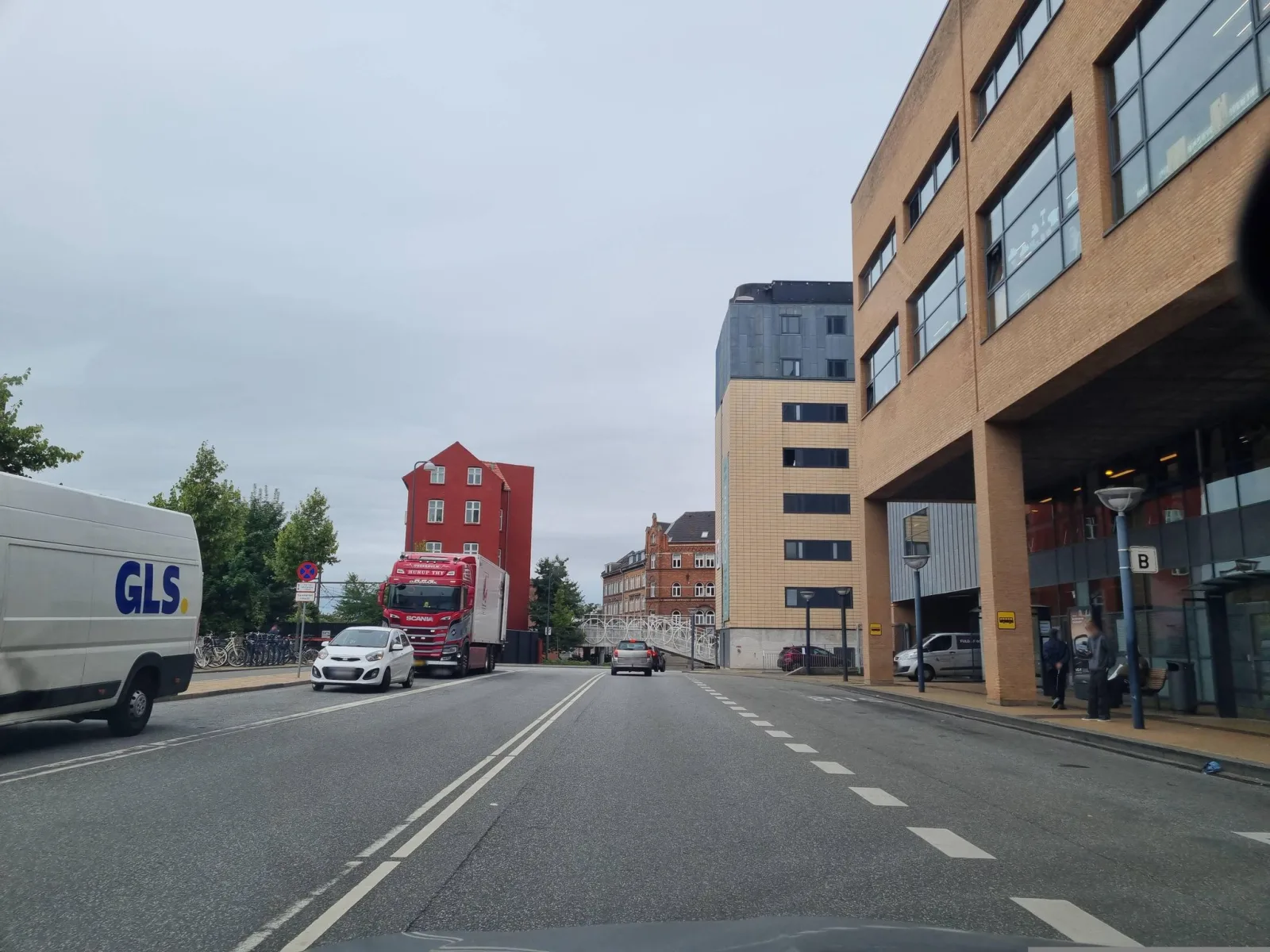 Mapillary-foto nær Mr. Fried Chicken