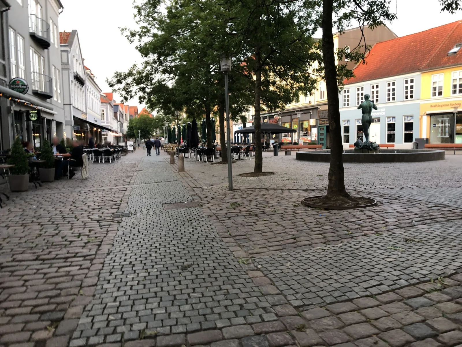 Mapillary-Foto in der Nähe von Mundo Pizza