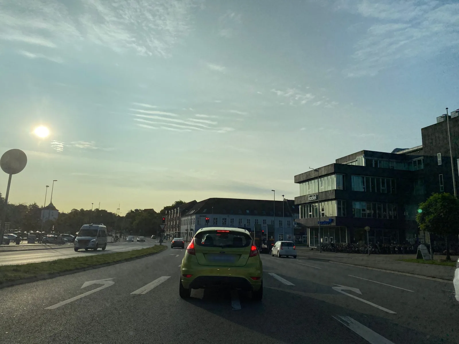 Mapillary-foto nær McDonald's