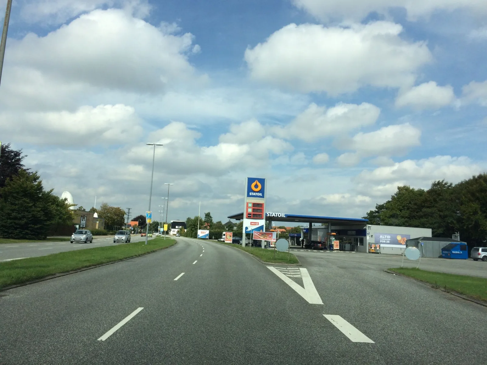 Mapillary-foto nær McDonald's