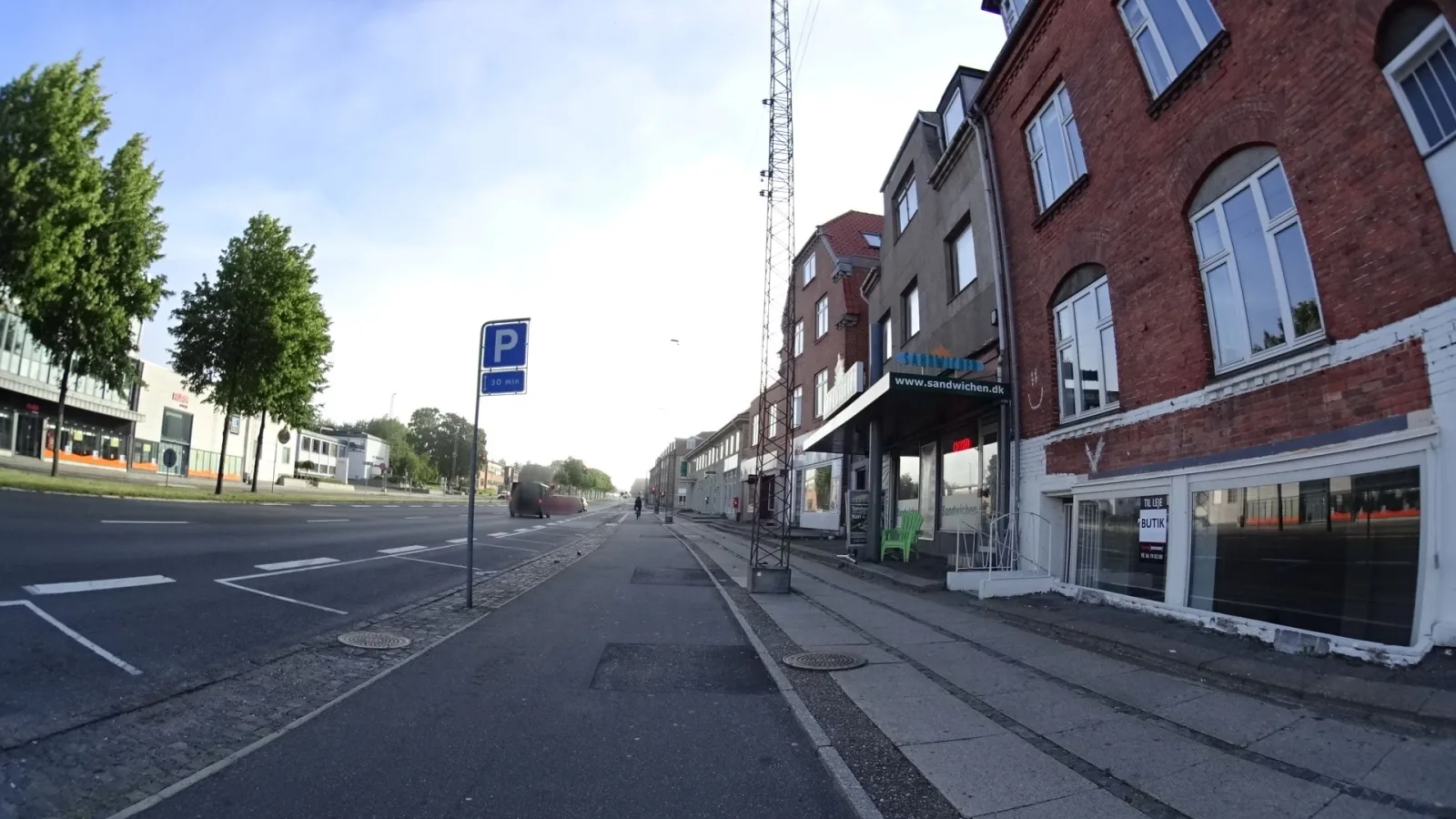 Mapillary-Foto in der Nähe von Mickeys Take-Away
