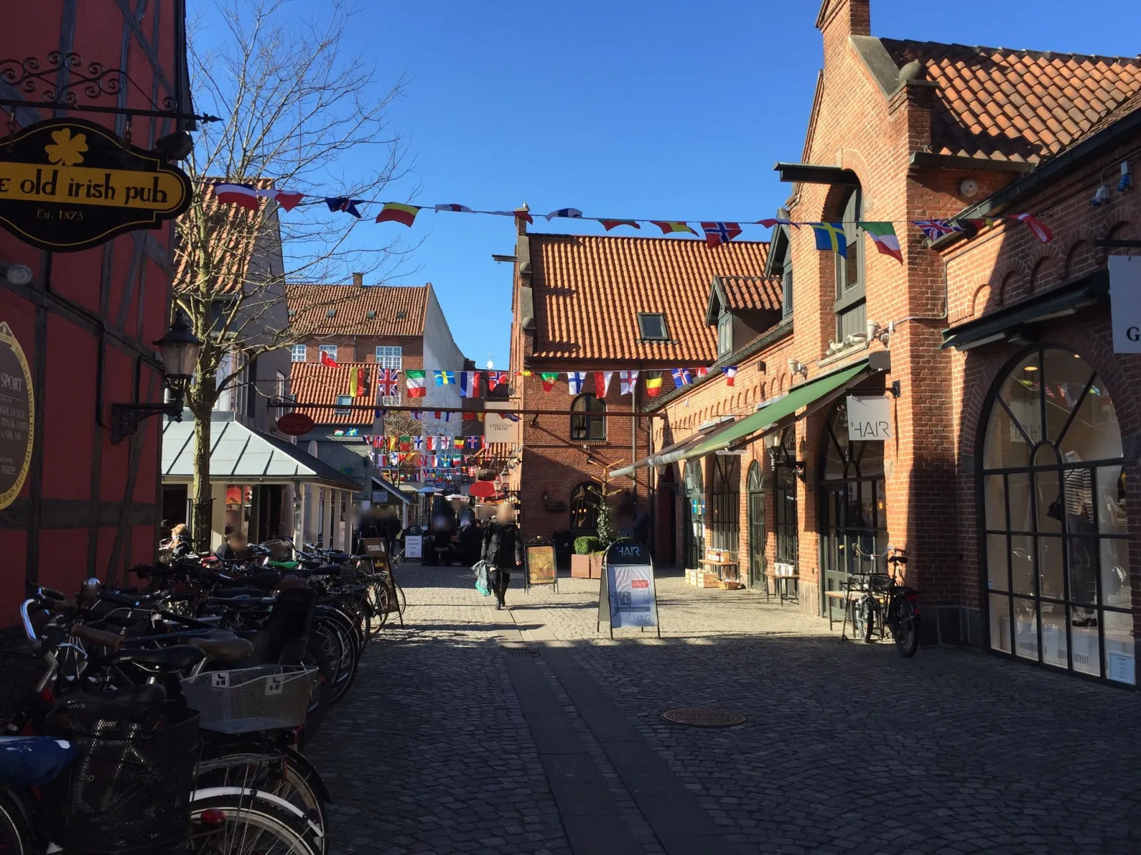 Mapillary-Foto in der Nähe von Olivia Brasserie