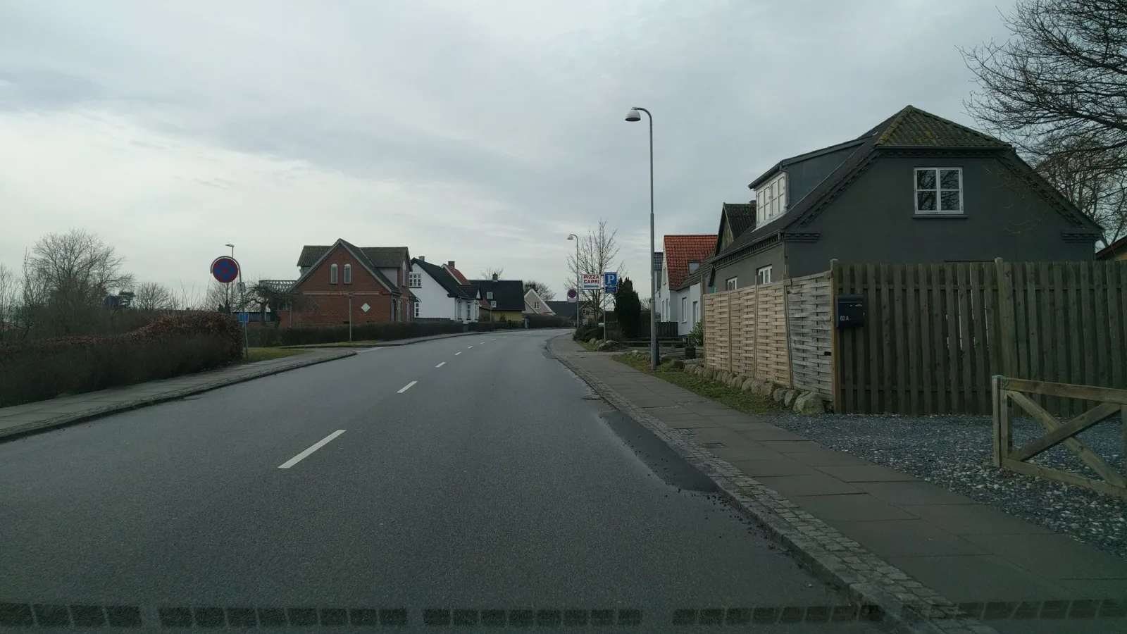 Mapillary-Foto in der Nähe von Pizza Capri