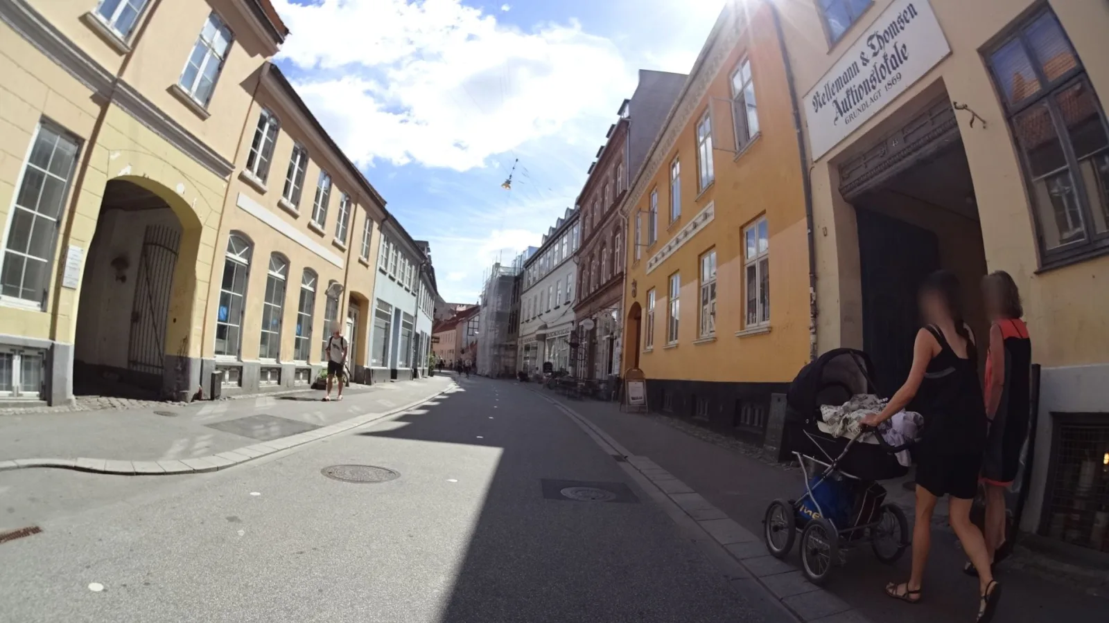 Mapillary-Foto in der Nähe von Oli-Bistro
