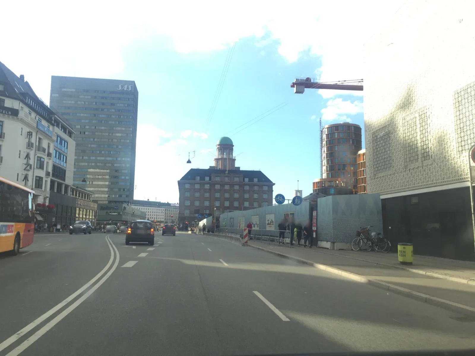 Mapillary-Foto in der Nähe von Gorms Pizza Tivoli Food Hall