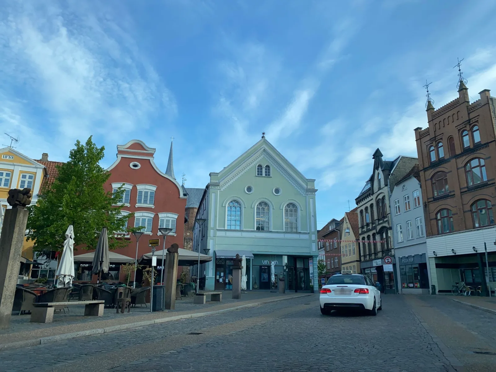 Mapillary-Foto in der Nähe von Pizza Top