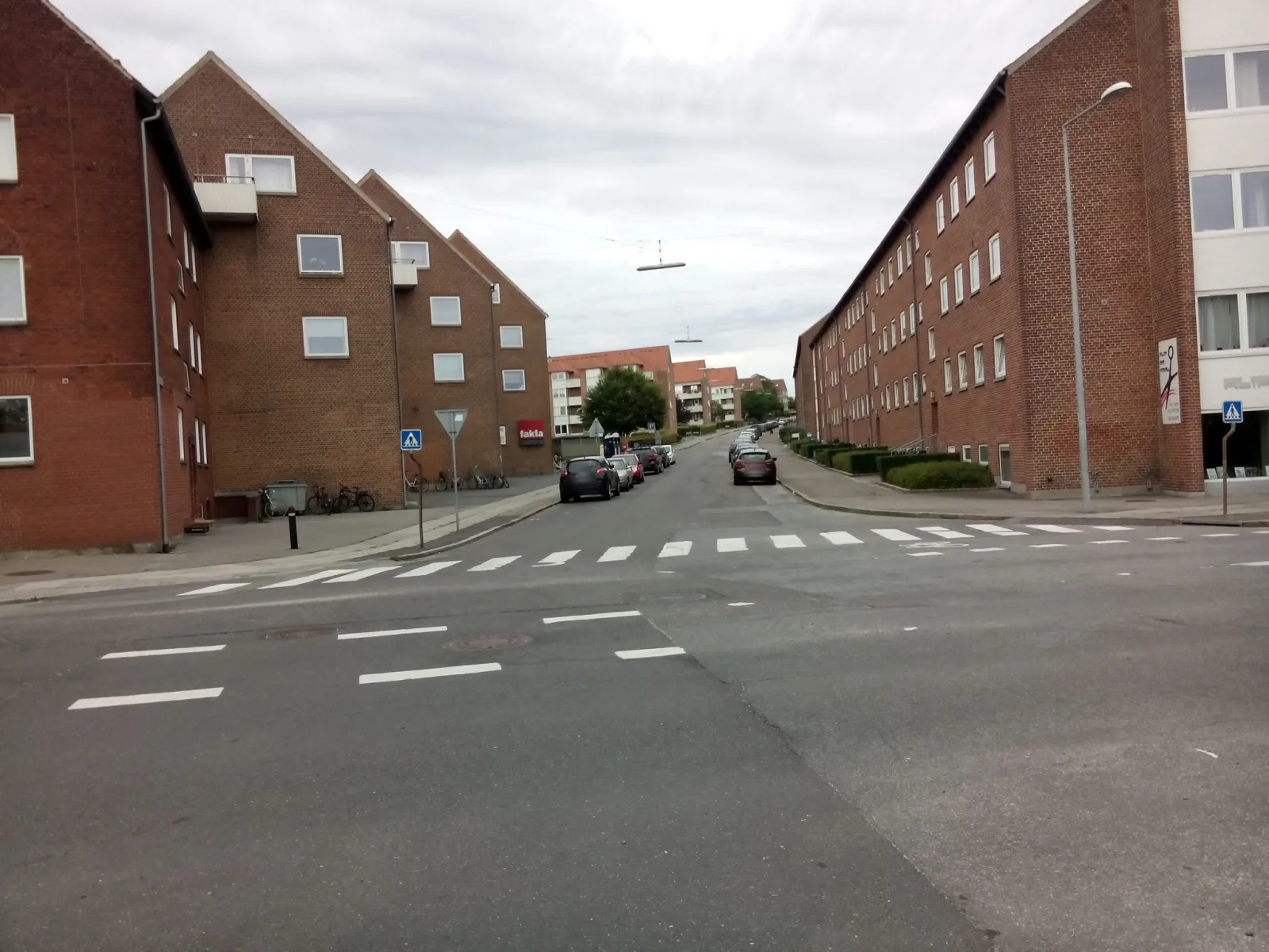 Mapillary-Foto in der Nähe von Perfekt Pizza