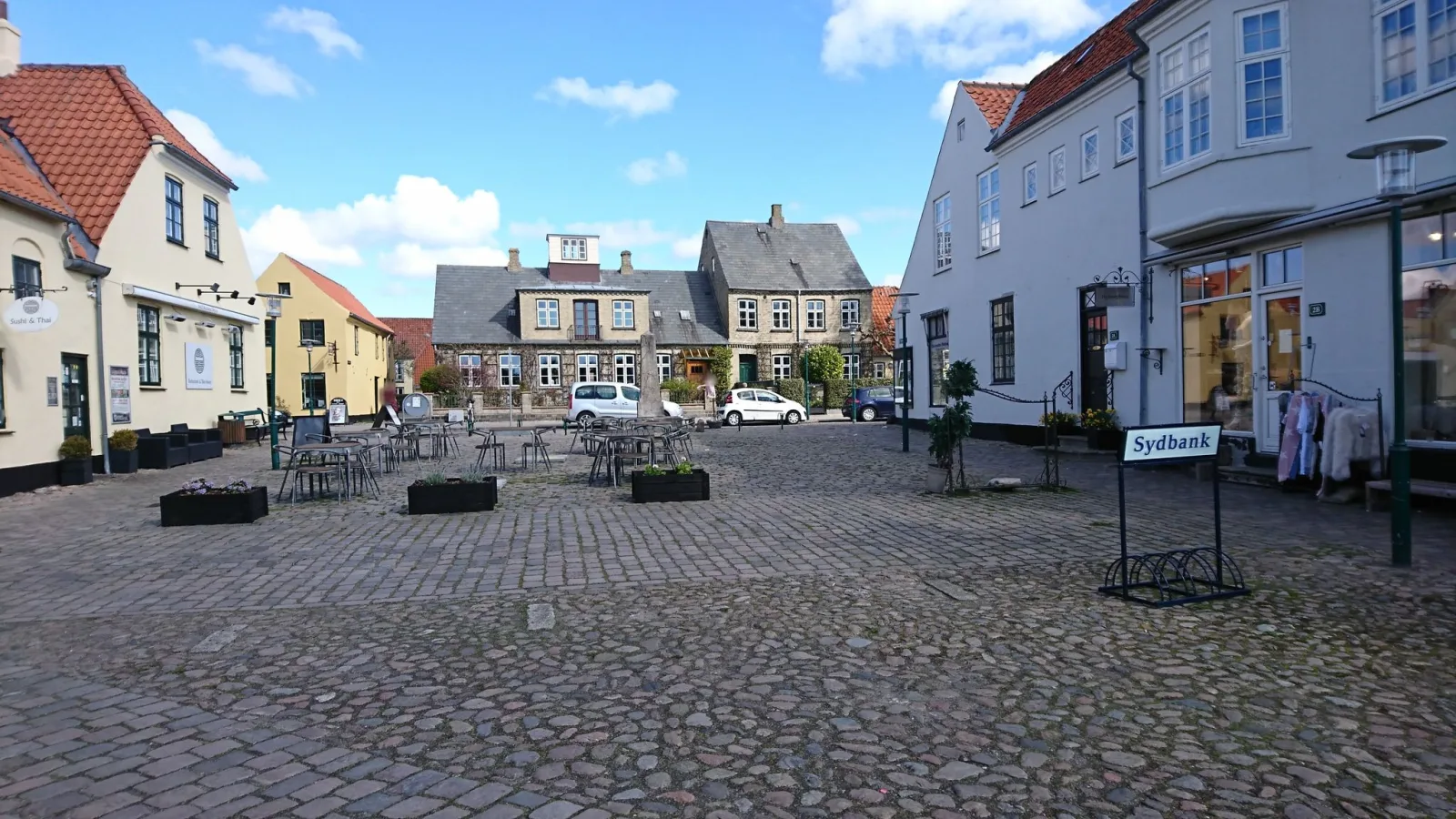 Mapillary-Foto in der Nähe von Hallöy café
