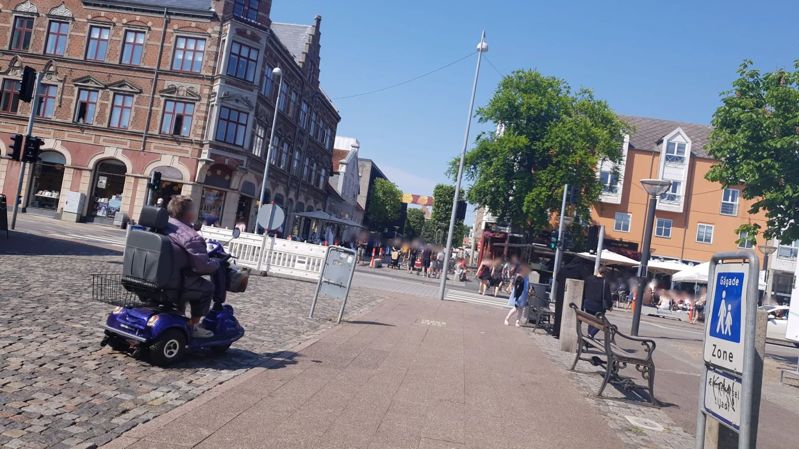 Mapillary-Foto in der Nähe von Restaurant Lara