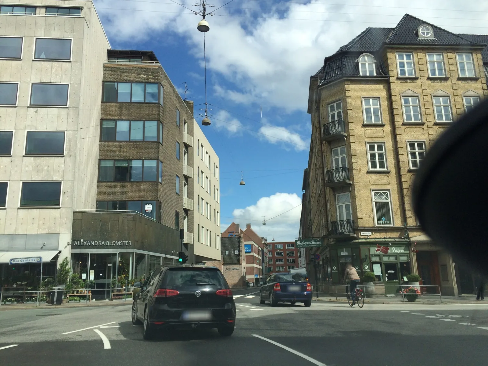 Mapillary-Foto in der Nähe von Raadhuus Kafeen